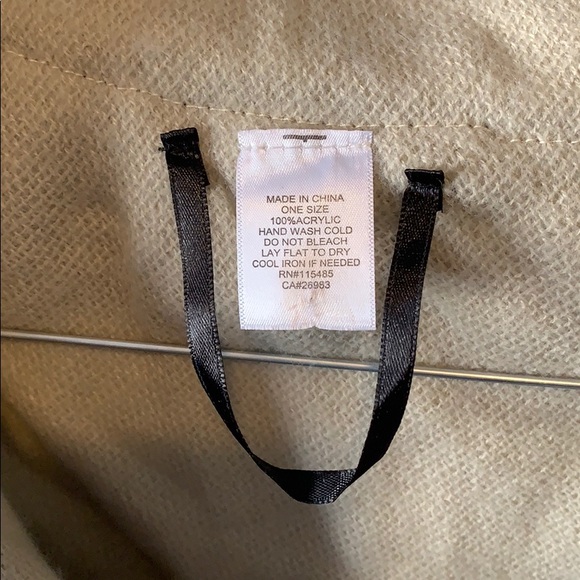 Plaid acrylic poncho/cape, one size - Picture 3 of 4